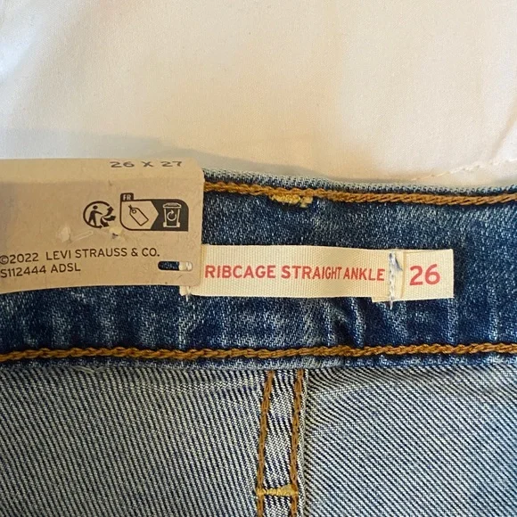 Festival Levi's Women's Classic Blue denim Ribcage Straight Jeans - Picture 4 of 6